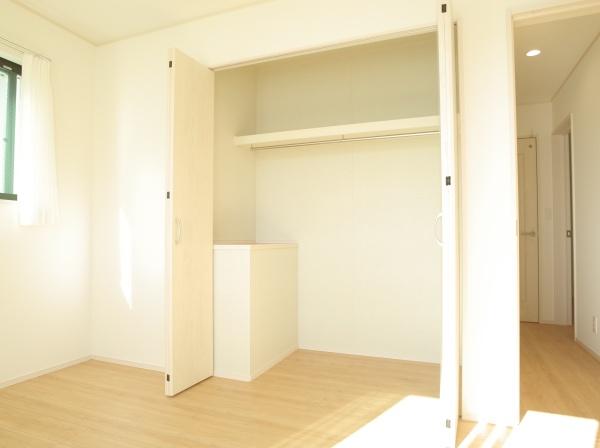 小平市小川町1丁目の新築一戸建の収納画像