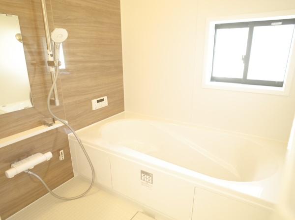 小平市小川町１丁目の新築一戸建のバス画像