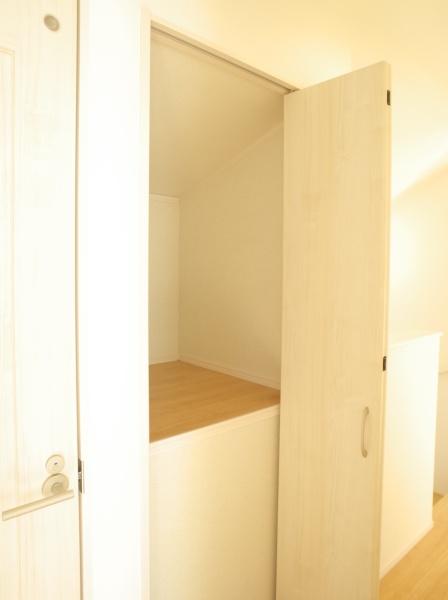 小平市小川町１丁目の新築一戸建の収納画像