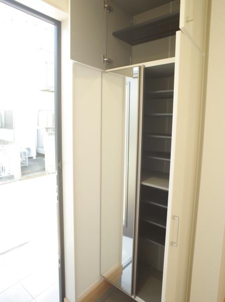 小平市小川町１丁目の新築一戸建の玄関画像