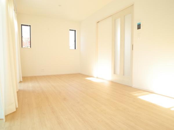 小平市小川町１丁目の新築一戸建のリビング画像