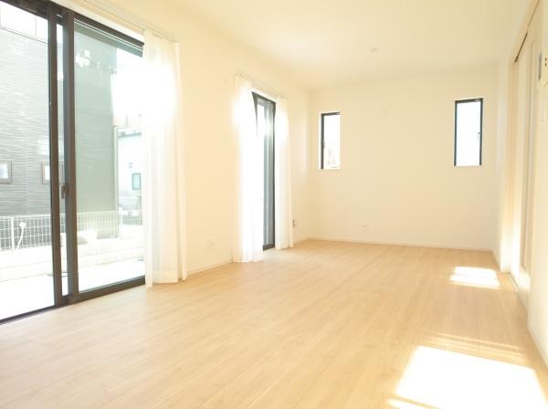 小平市小川町１丁目の新築一戸建のリビング画像