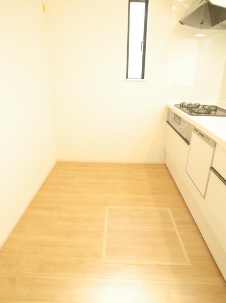 小平市小川町１丁目の新築一戸建のキッチン画像