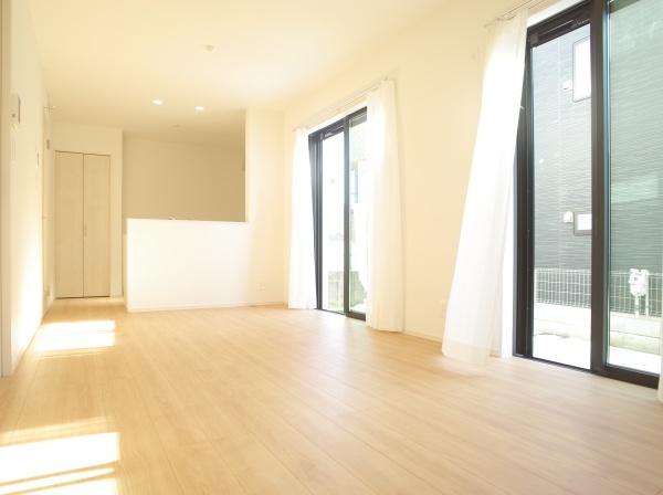 小平市小川町１丁目の新築一戸建のリビング画像