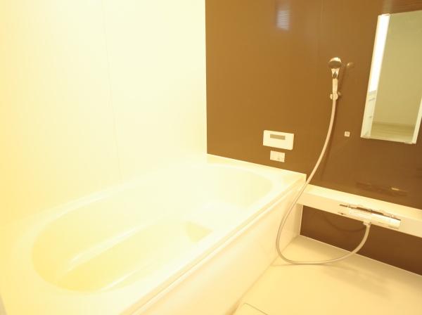 小平市小川東町の新築一戸建のバス画像