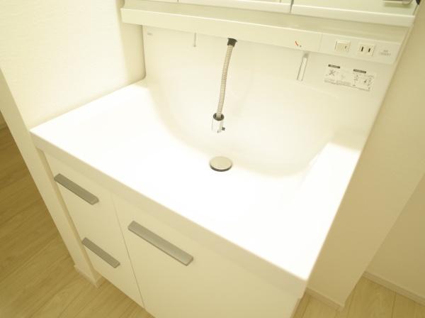 小平市小川東町の新築一戸建の洗面台・洗面所画像