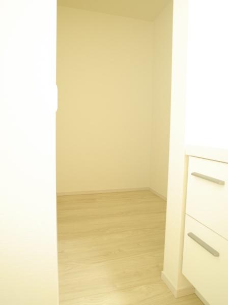 小平市小川東町の新築一戸建の洗面台・洗面所画像