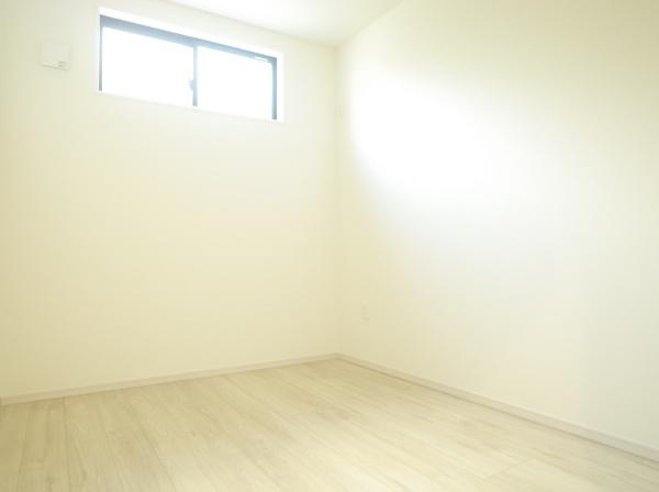 小平市小川東町の新築一戸建の収納画像