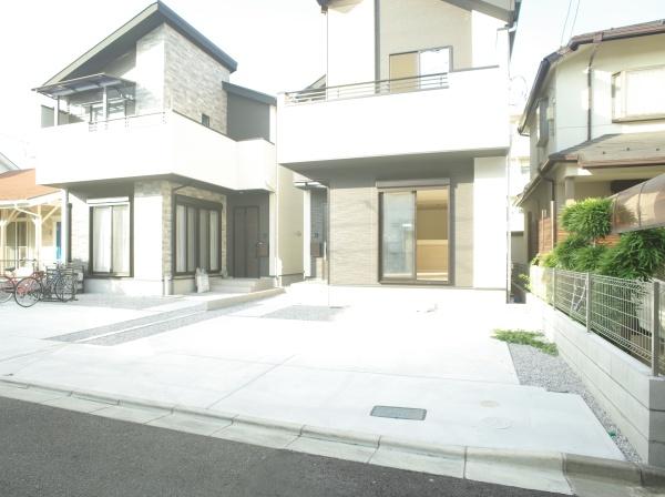 小平市小川東町の新築一戸建の駐車場画像