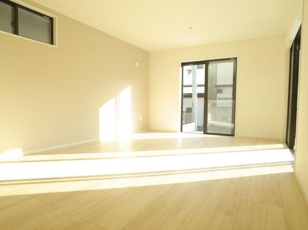 小平市小川東町の新築一戸建のリビング画像