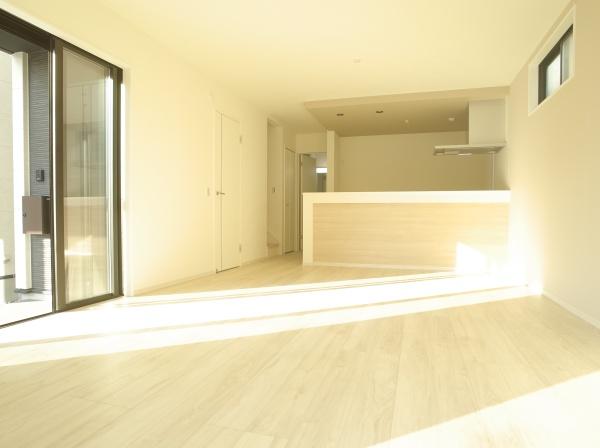 小平市小川東町の新築一戸建のリビング画像