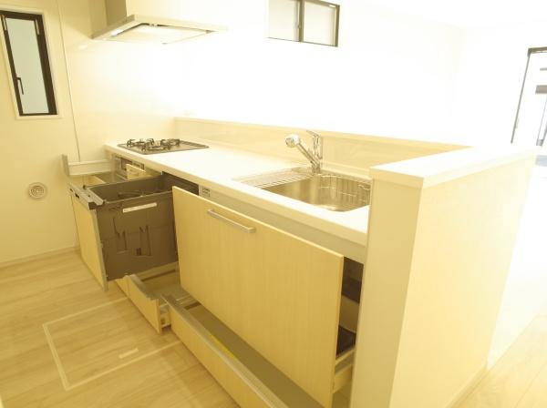 小平市小川東町の新築一戸建のキッチン画像