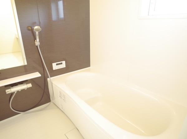 小平市小川町１丁目の新築一戸建のバス画像