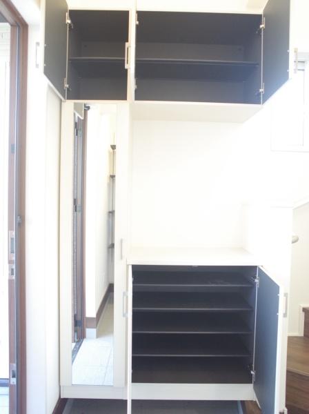 小平市小川町１丁目の新築一戸建の玄関画像