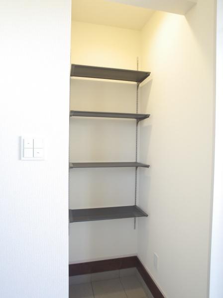 小平市小川町１丁目の新築一戸建の玄関画像