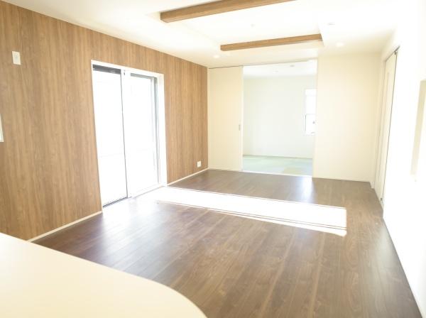 小平市小川町１丁目の新築一戸建のリビング画像