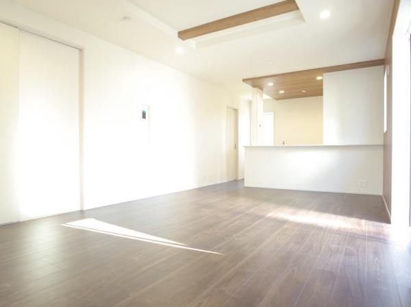 小平市小川町１丁目の新築一戸建のリビング画像