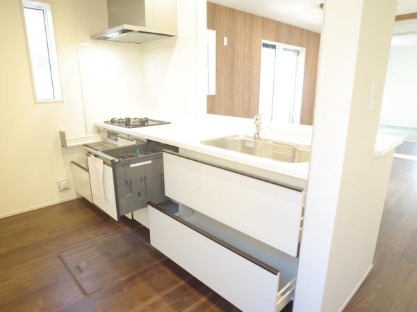 小平市小川町１丁目の新築一戸建のキッチン画像