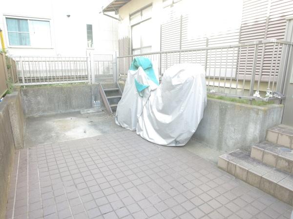 小平市津田町3丁目の中古一戸建の駐車場画像