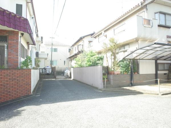 小平市津田町3丁目の中古一戸建の前面道路含む現地写真画像