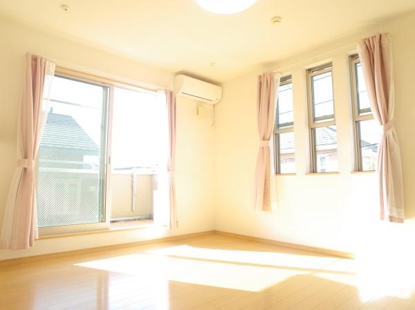 小平市小川町１丁目の中古一戸建の洋室画像