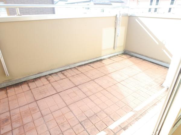 小平市小川町１丁目の中古一戸建のバルコニー画像