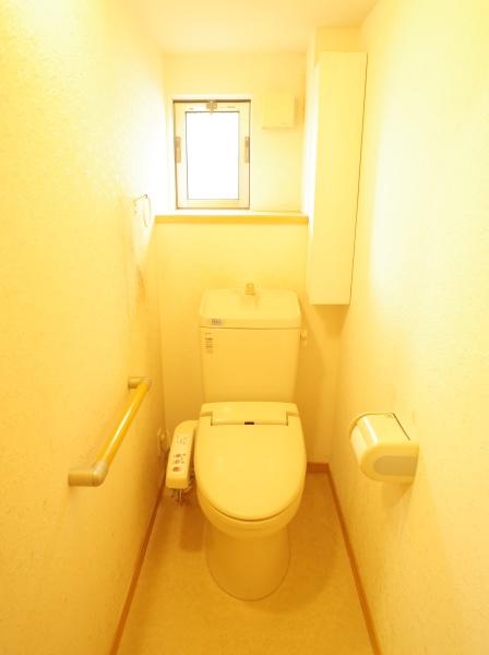 小平市小川町１丁目の中古一戸建のトイレ画像
