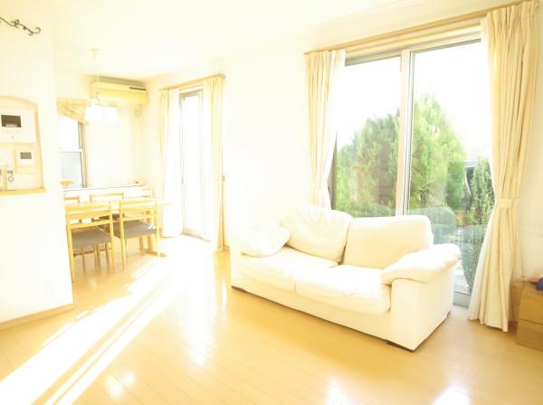 小平市小川町１丁目の中古一戸建のリビング画像