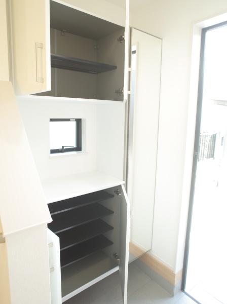 小平市大沼町４丁目の新築一戸建の玄関画像