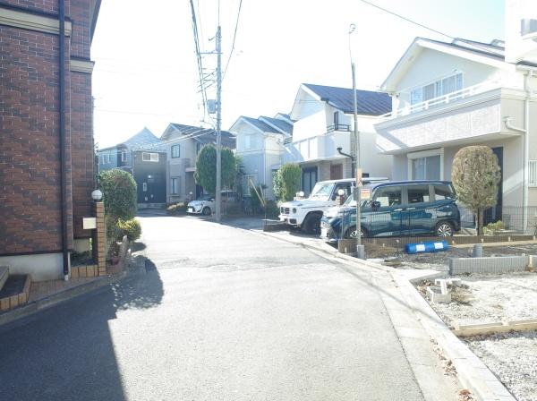 小平市大沼町４丁目の新築一戸建の前面道路含む現地写真画像