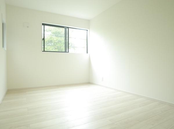 小平市中島町の新築一戸建の洋室画像