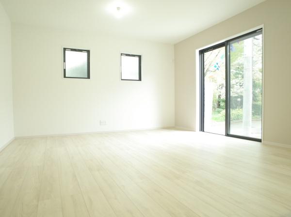 小平市中島町の新築一戸建のリビング画像