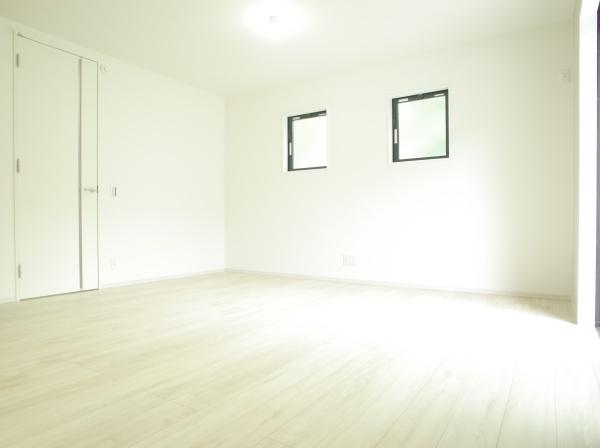 小平市中島町の新築一戸建のリビング画像