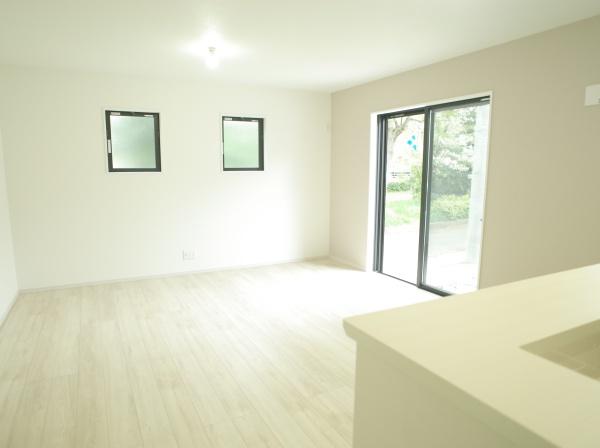 小平市中島町の新築一戸建のリビング画像