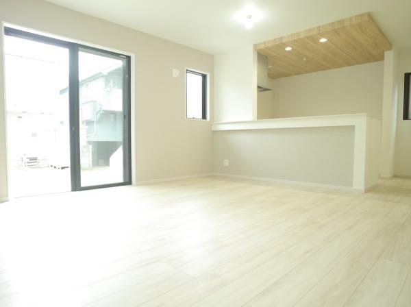 小平市中島町の新築一戸建のリビング画像