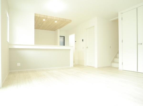 小平市中島町の新築一戸建のリビング画像