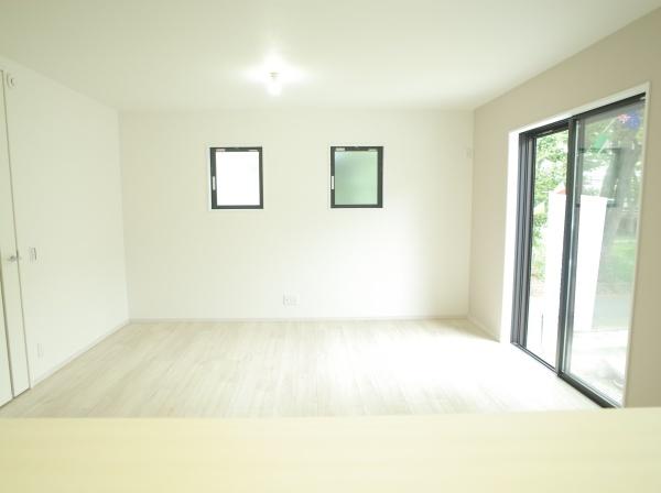 小平市中島町の新築一戸建のリビング画像