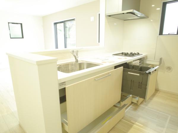 小平市中島町の新築一戸建のキッチン画像