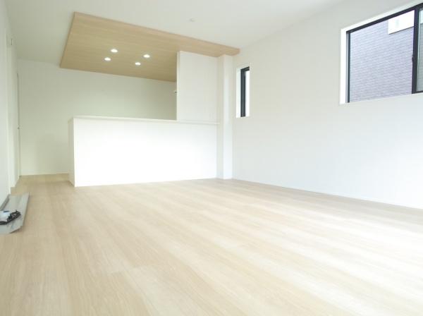 小平市上水新町２丁目の新築一戸建のリビング画像