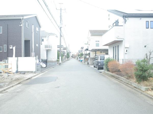 小平市上水新町２丁目の新築一戸建の前面道路含む現地写真画像