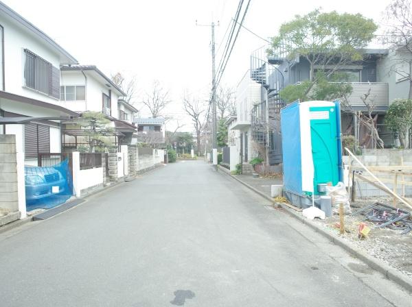 小平市上水新町２丁目の新築一戸建の前面道路含む現地写真画像