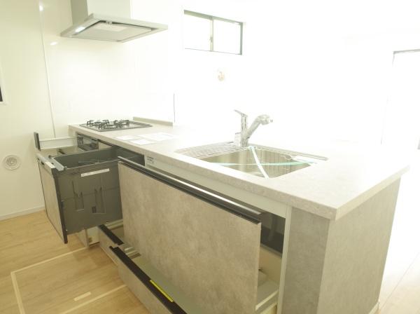 小平市仲町の新築一戸建のキッチン画像