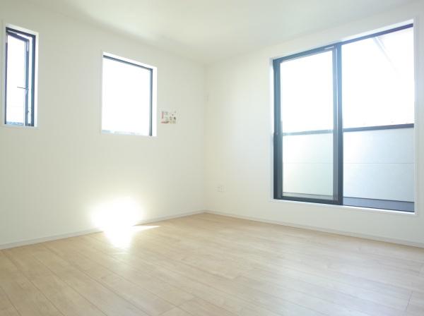 小平市仲町の新築一戸建の洋室画像