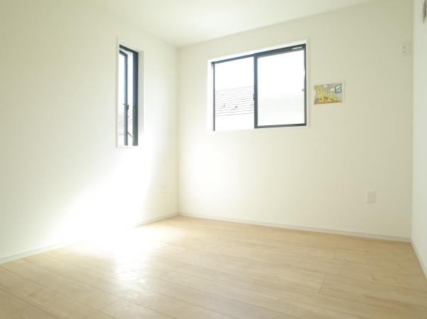 小平市仲町の新築一戸建の洋室画像