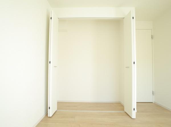 小平市仲町の新築一戸建の収納画像