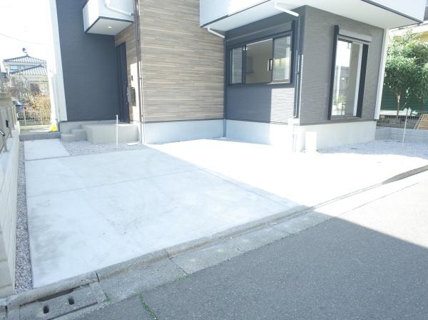 小平市仲町の新築一戸建の駐車場画像