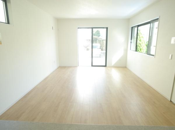 小平市仲町の新築一戸建のリビング画像