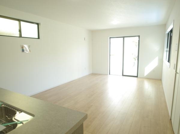 小平市仲町の新築一戸建のリビング画像