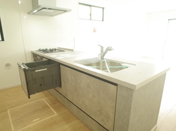 小平市仲町の新築一戸建のキッチン画像