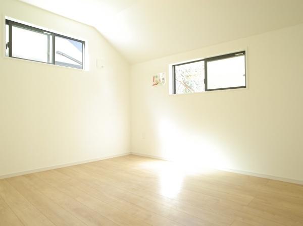 小平市仲町の新築一戸建の洋室画像